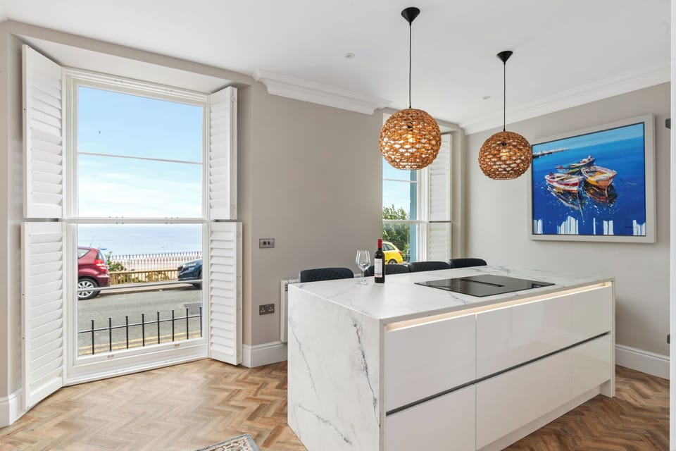 Tenby apartment, sea views