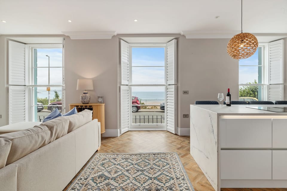 Tenby apartment, sea views