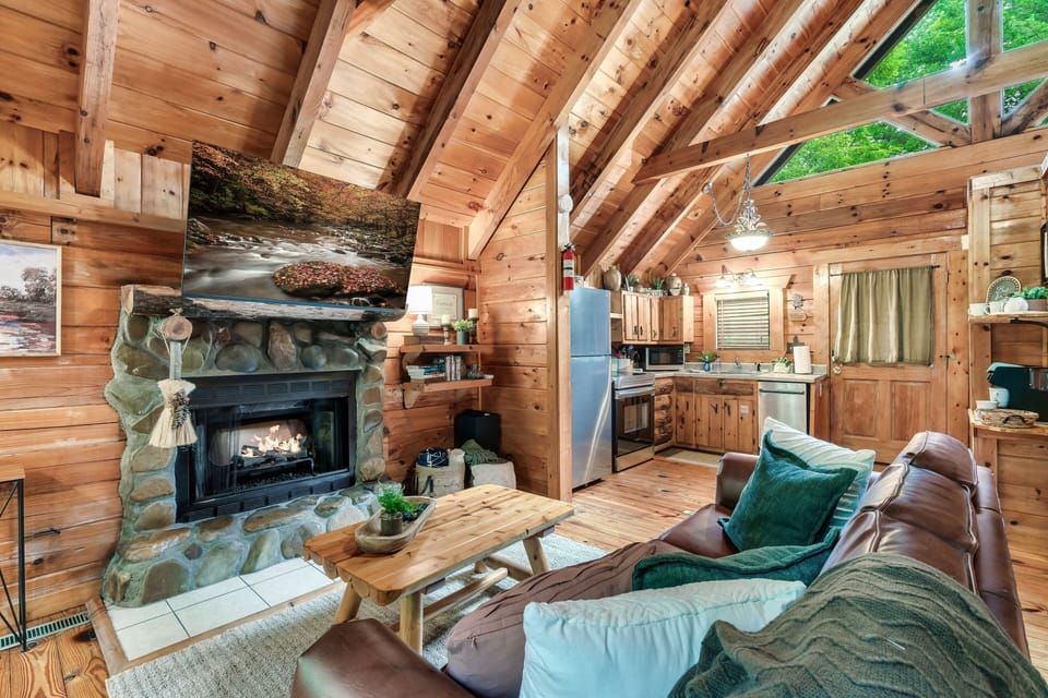 Gas fireplace, smart TV and queen sofa bed