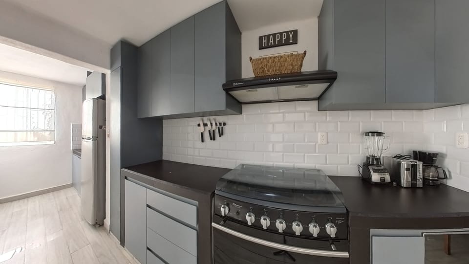 Comfort House, 3 Bedrooms, Kitchen, Courtyard View | Private kitchen | Full-size fridge, microwave, oven, stovetop
