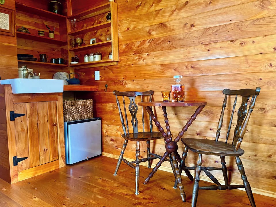 Cabin kitchenette and dining table and chairs