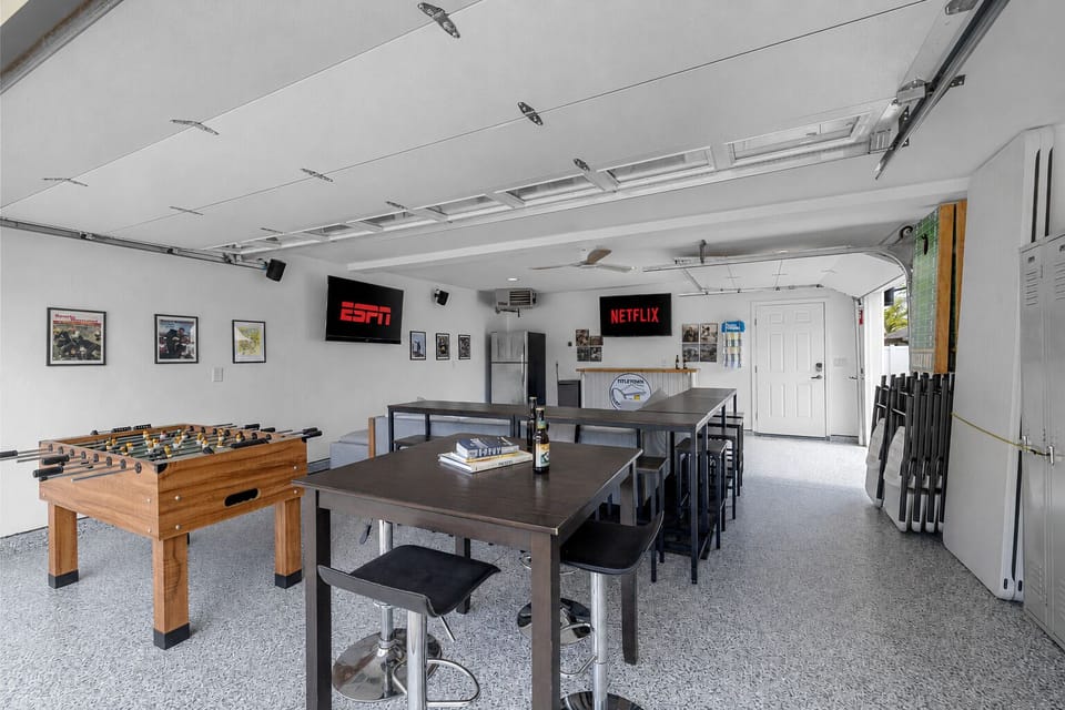 [Entertainment Room]
☞  The perfect entertainment space! Watch your favorite movies, sports teams, and shows (spectrum subscription provided)
☞  Tailgate in the garage and driveway during Packer Home Games as you are just steps away!