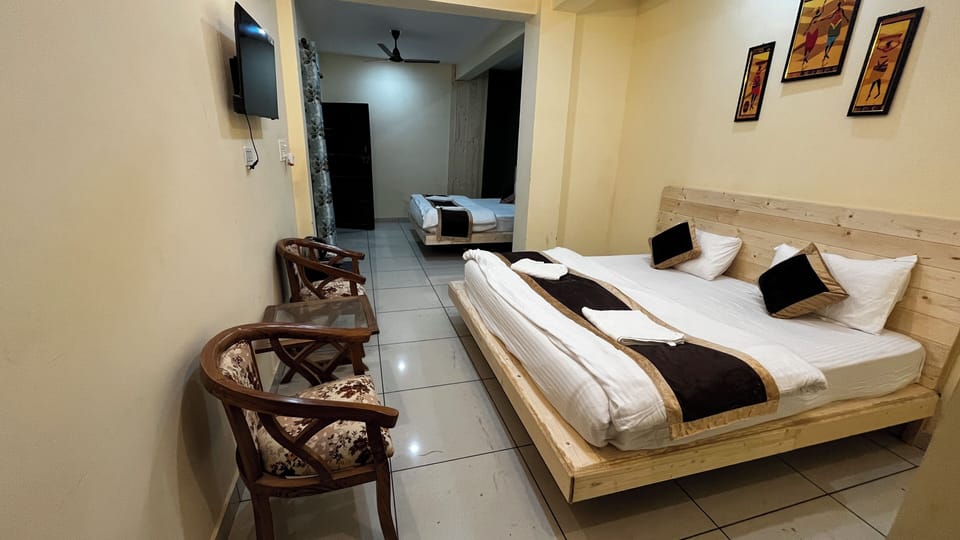 Premium Room, 1 Bedroom, Balcony, River View | Living area | 32-inch Smart TV with satellite channels, books, pay movies