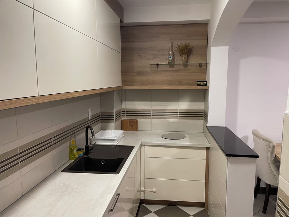 Cookware/dishes/utensils