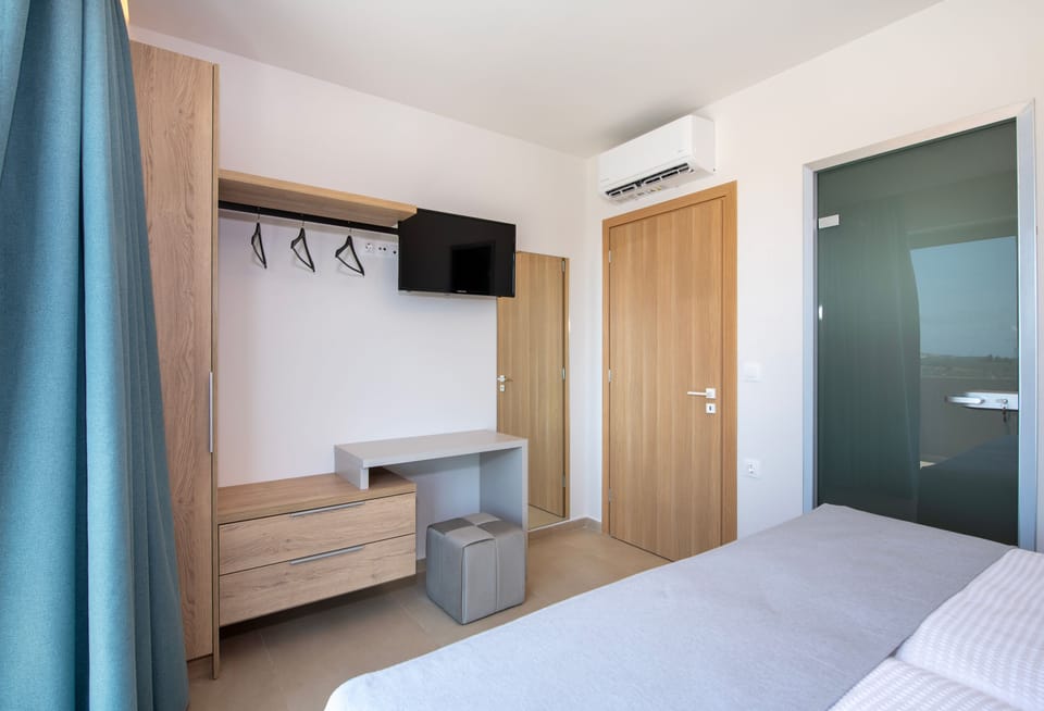 The stylish bedroom also features an en-suite bathroom.