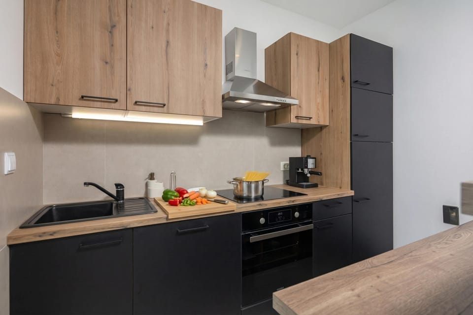 Family House, 2 Bedrooms, Microwave, Mountainside (Holiday Home Sole) | Private kitchen