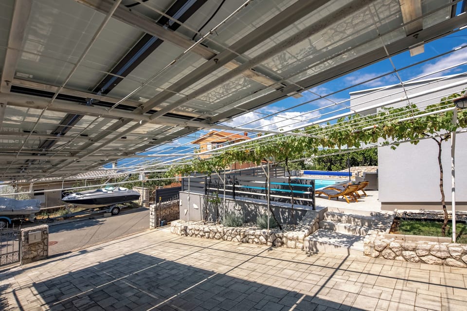 Family House, 2 Bedrooms, Microwave, Mountainside (Holiday Home Sole) | Terrace/patio