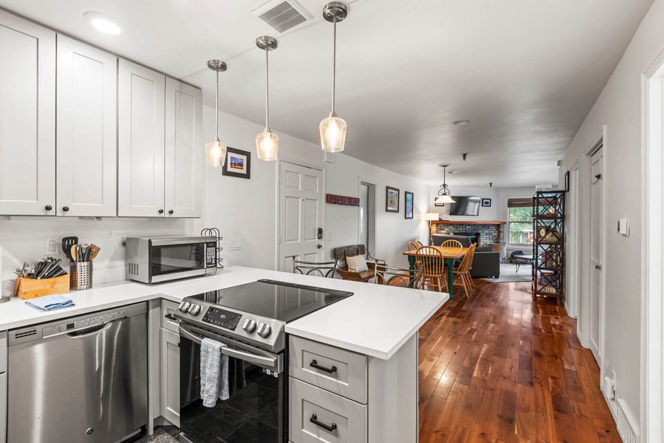 Ski Team 1: Kitchen - fully-equipped with new appliances