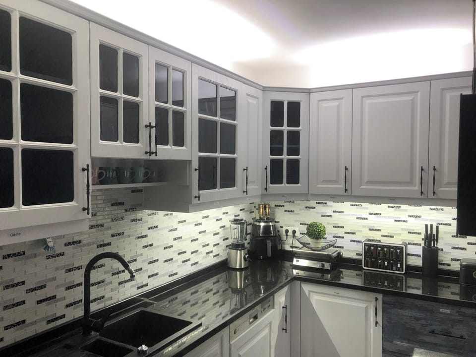 House | Private kitchen | Fridge, microwave, oven, stovetop