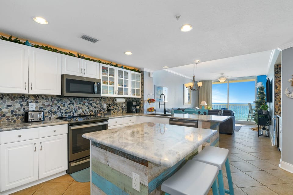 Condo, Multiple Beds (Majestic Beach Towers 2-404) | Private kitchen | Oven, toaster