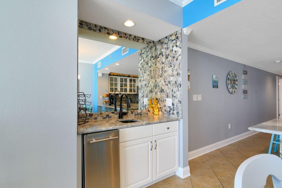 Condo, Multiple Beds (Majestic Beach Towers 2-404) | Private kitchen | Oven, toaster