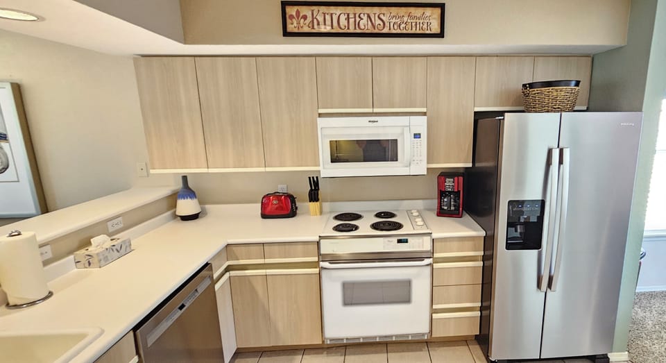 Huge, beautiful kitchen, fully stocked with all the comforts of home!