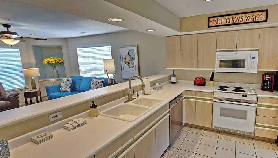 Huge, beautiful kitchen, fully stocked with all the comforts of home!