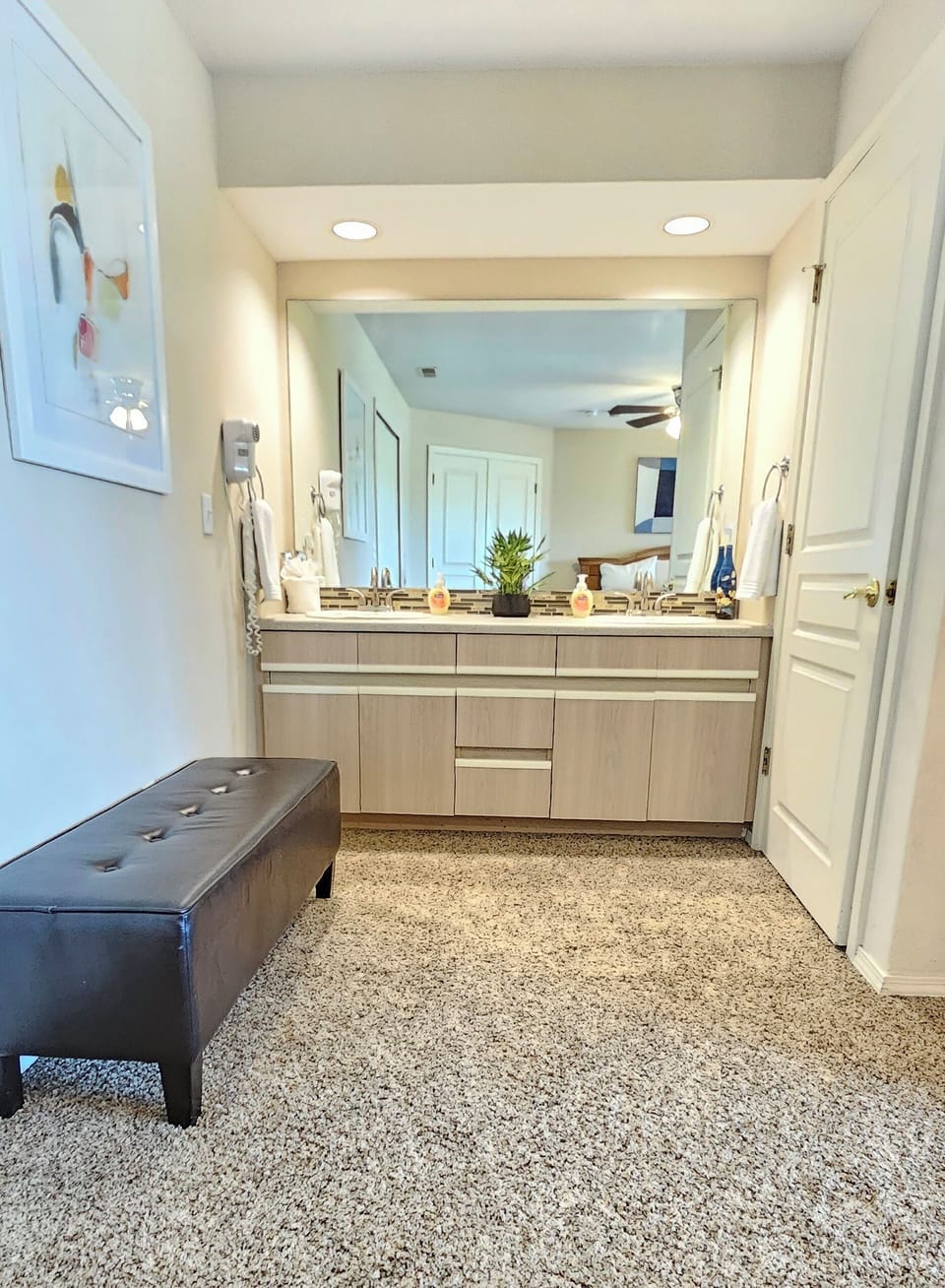 Master Bathroom's ottoman, decor, double sinks, huge mirror, fully stocked!