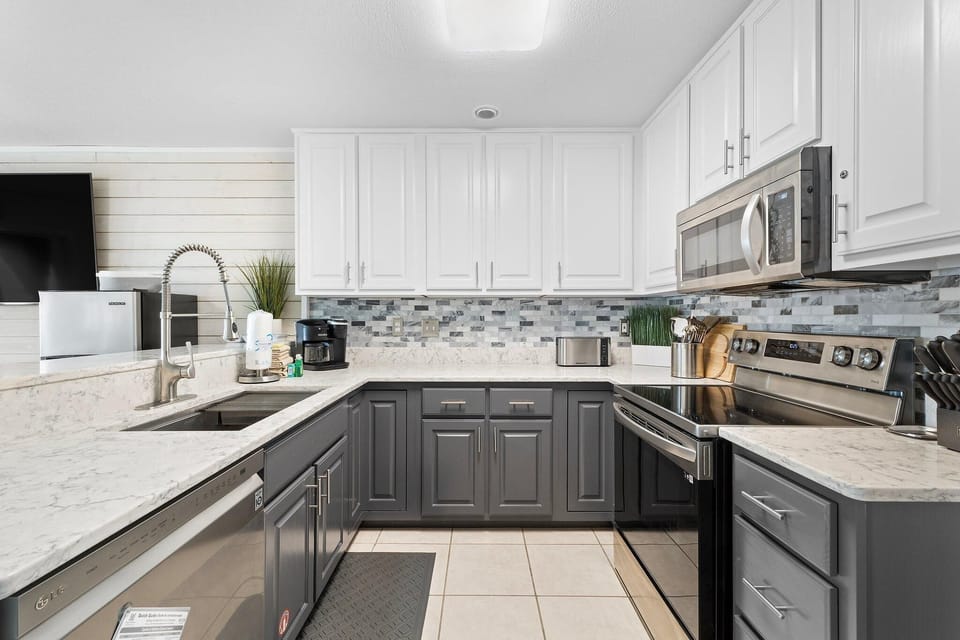 Condo, Multiple Beds (Grand Caribbean East 403) | Private kitchen | Oven, toaster, paper towels