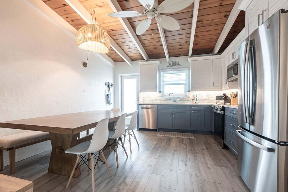 04 Dining/Kitchen