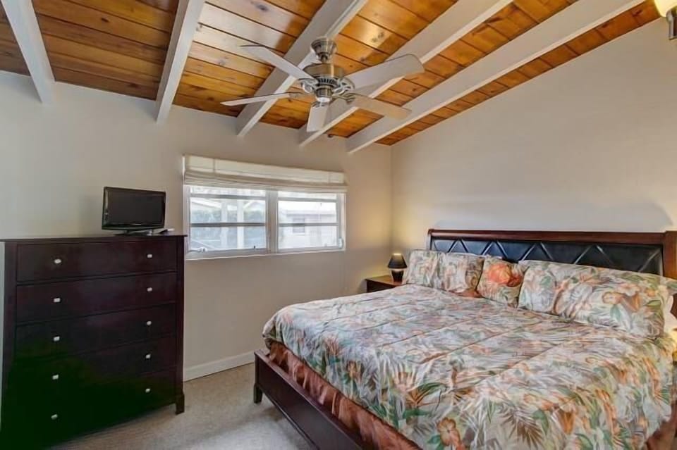 CM 64 Bedroom