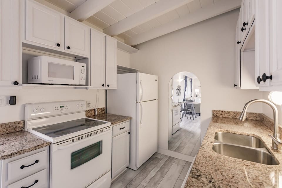 06 Kitchen