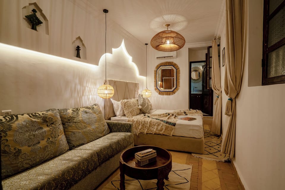 Deluxe Double Room, 1 Double Bed | Living area