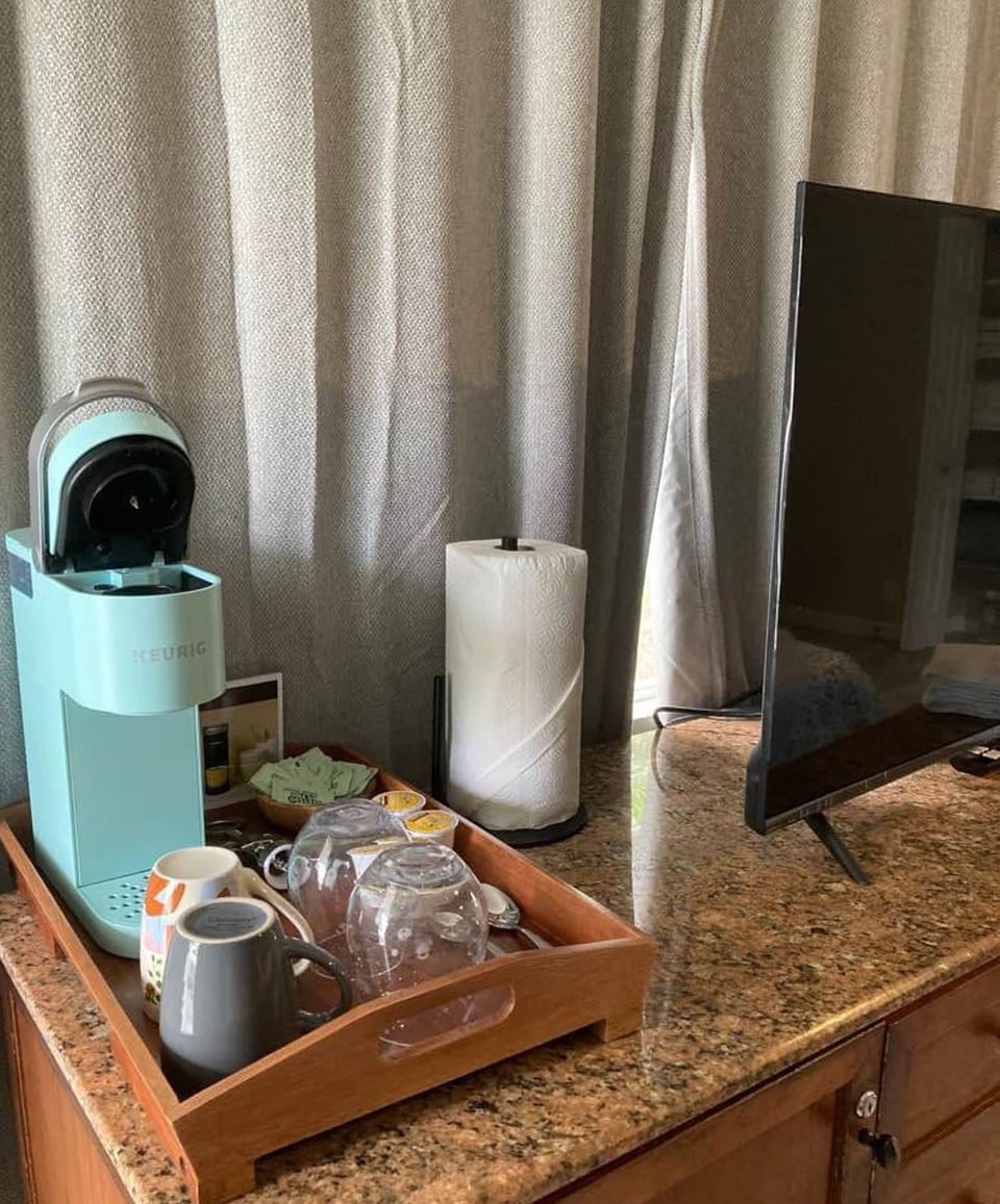 House | 1 bedroom, desk
