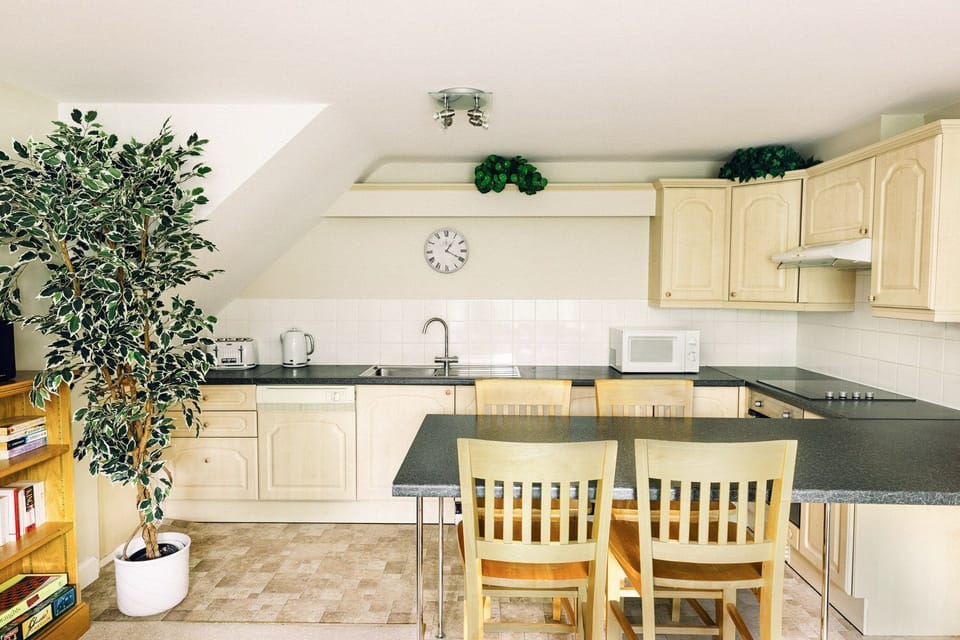 Cottage, 2 Bedrooms | Private kitchen