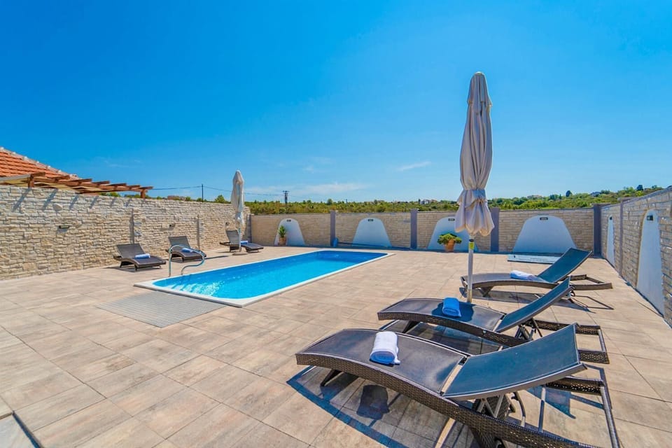 Private pool and terrace