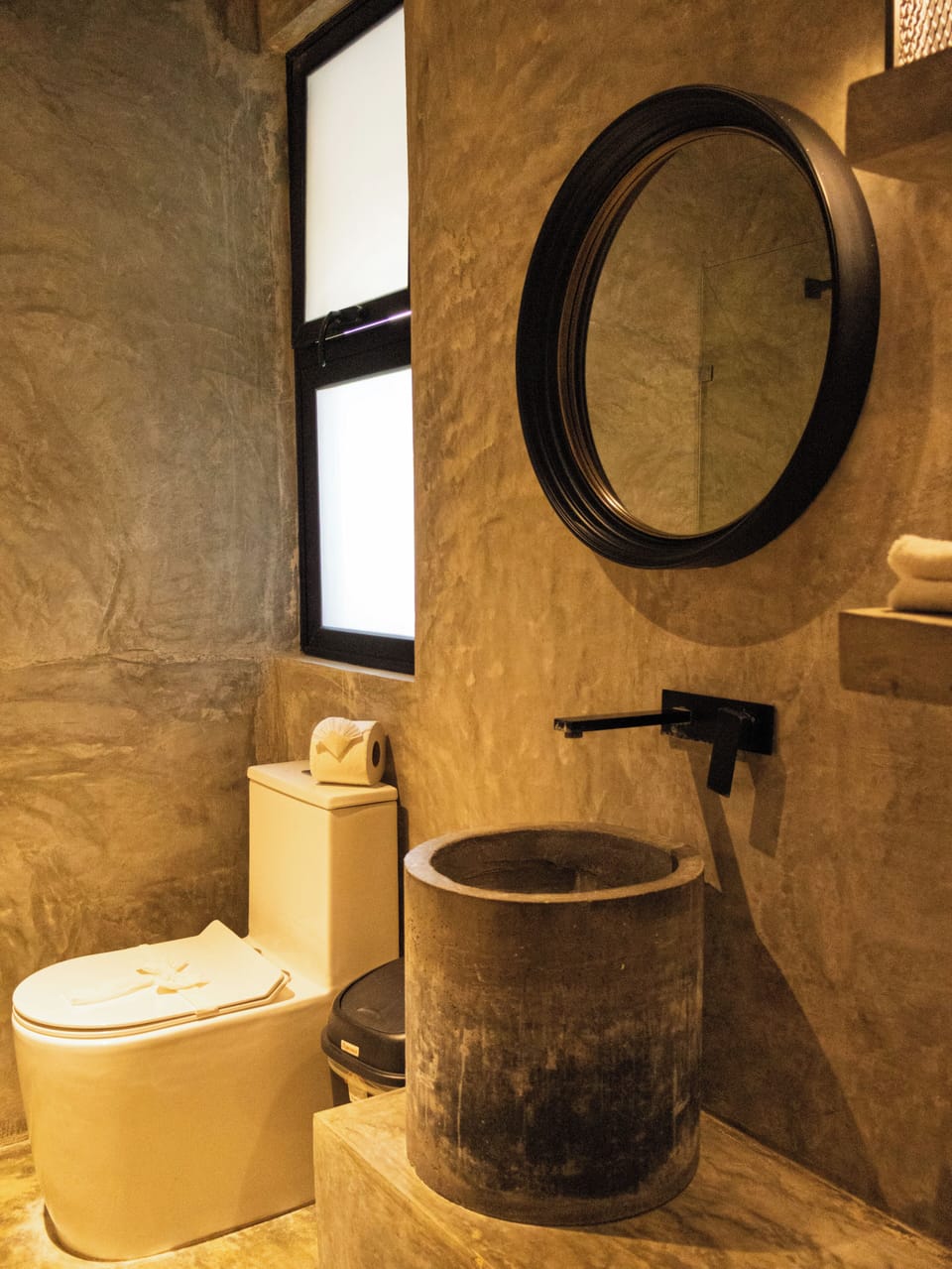Deluxe Double Room | Bathroom | Shower, free toiletries, towels, soap