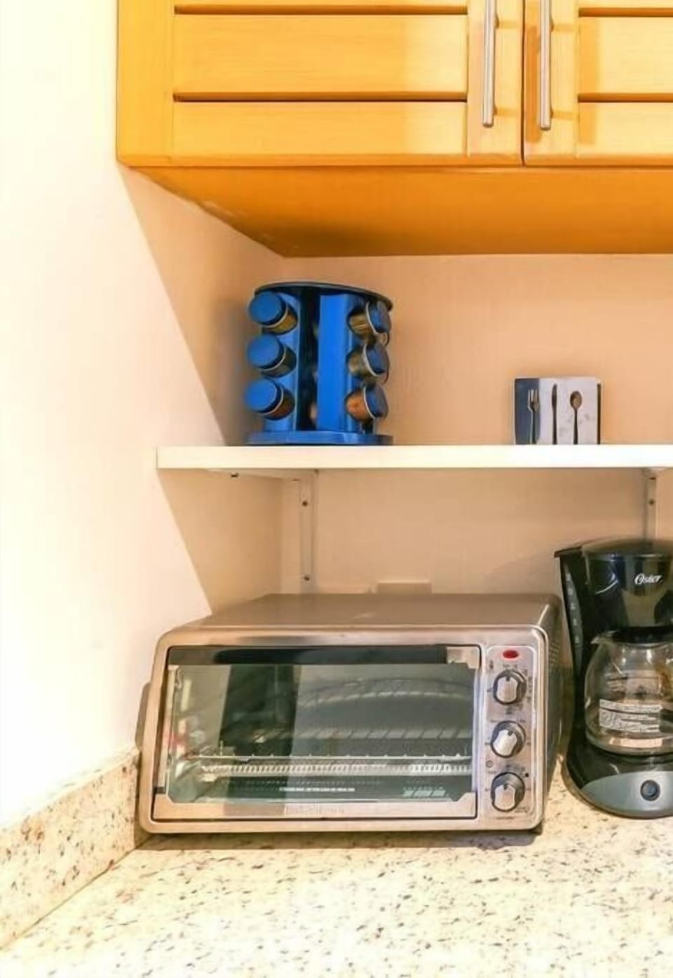 Prepara café, snacks y todo lo que se te antoje / Make coffee, snacks and anything you want!
