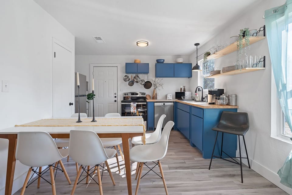 Full Size Kitchen with all cooking essentials