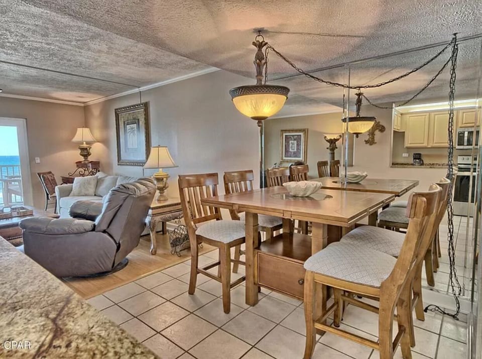 Dining area. 