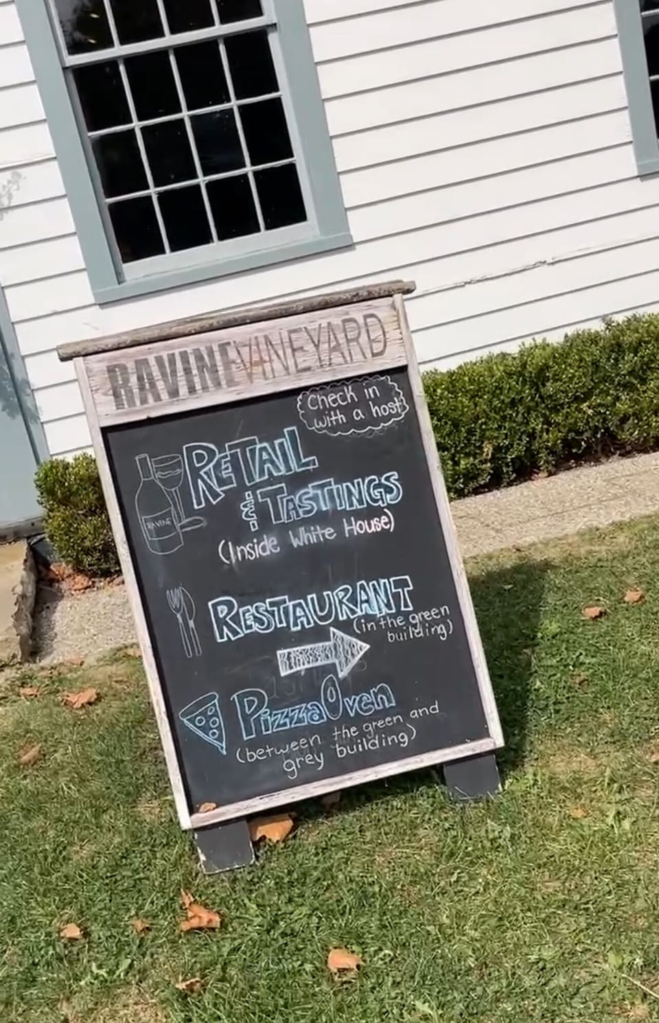 10 minute walk Ravine Vineyard just across the streetl