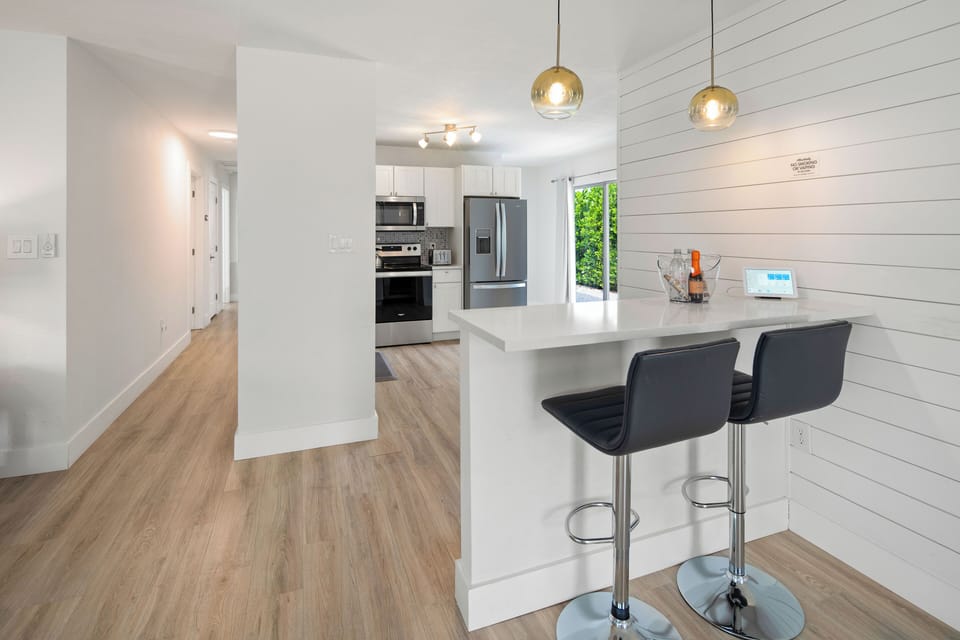 The bar table with Echo Hub allows you to control your smart home conveniently.