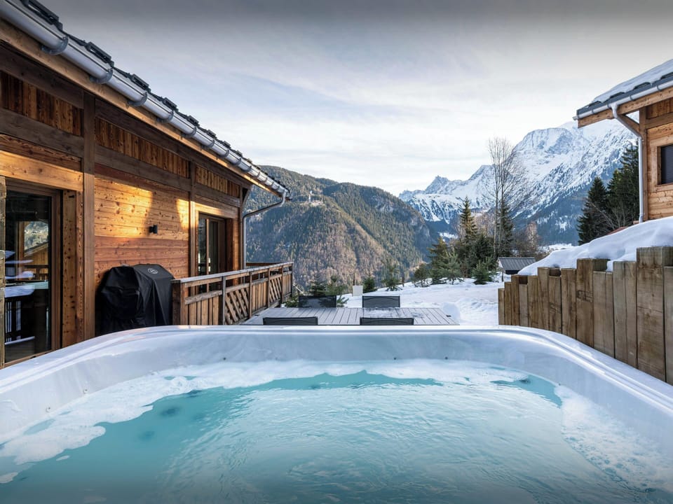 Jacuzzi & view