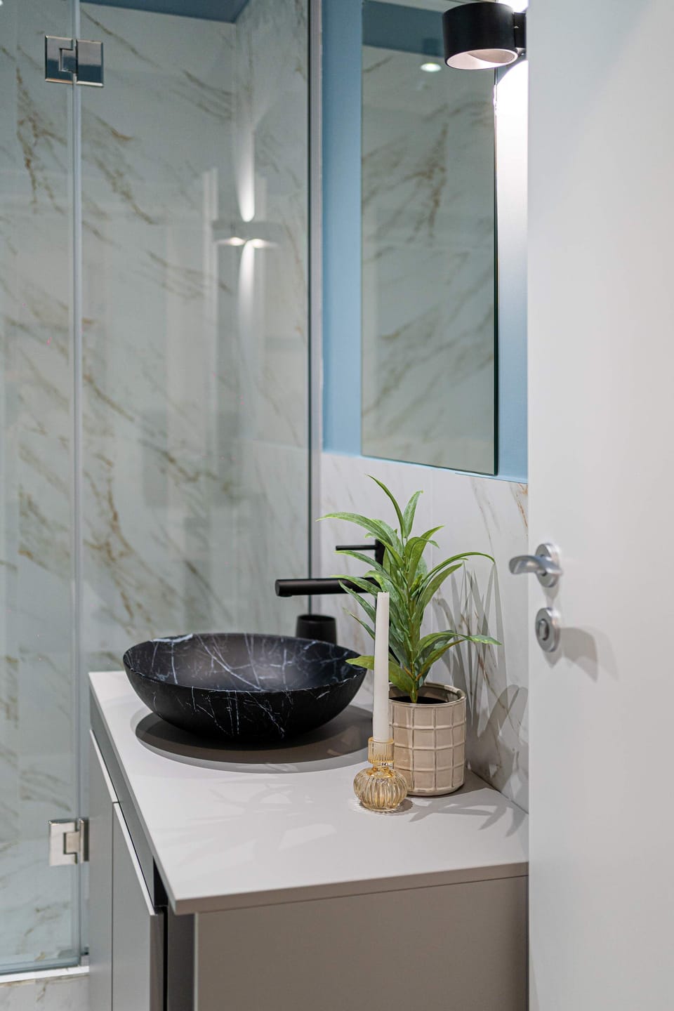 Lively Colors & Serene Comfort - Renovated 1BR by Piata Universitatii Apartment in Bucharest