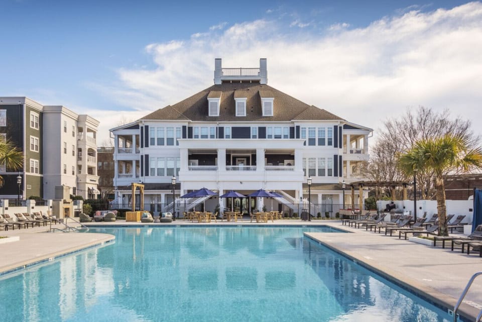 Enjoy access to the community pool and pool deck! ☀️🏊 • Pool Hours: 10:00 AM – 9:00 PM • Swimming Pool: Open May–October • Pool Deck: Open Year-Round
