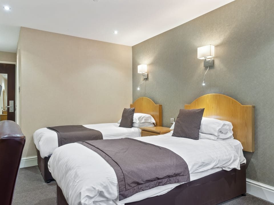 Standard Twin Room, 2 Twin Beds | Desk, laptop workspace, iron/ironing board, free WiFi