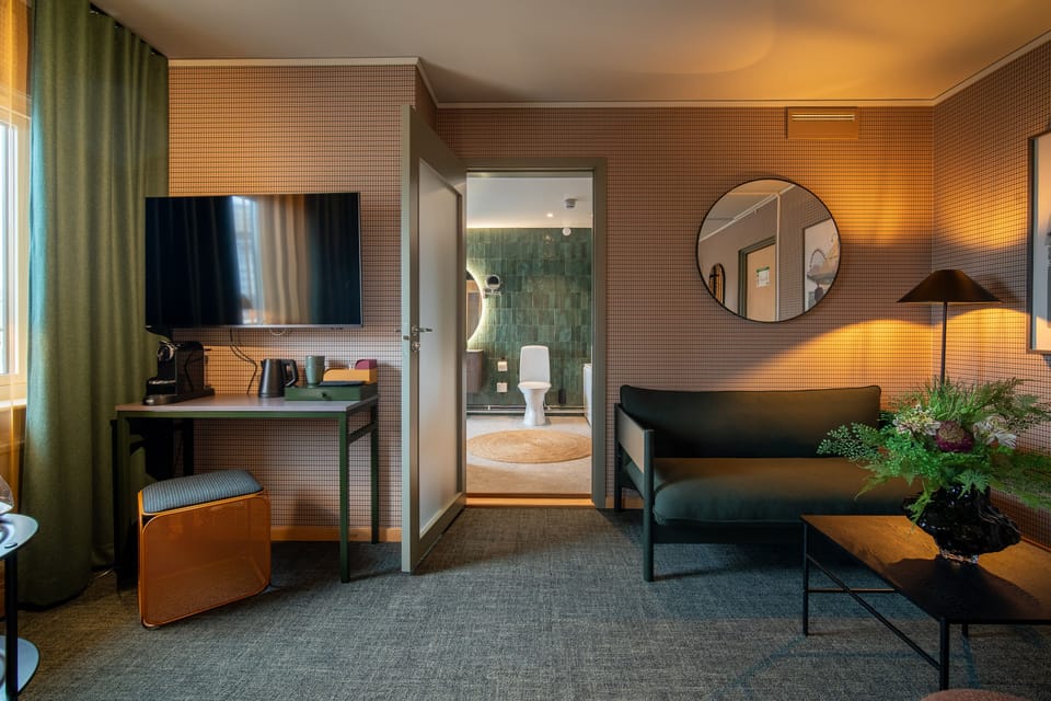 Studio Suite | In-room safe, desk, laptop workspace, blackout drapes
