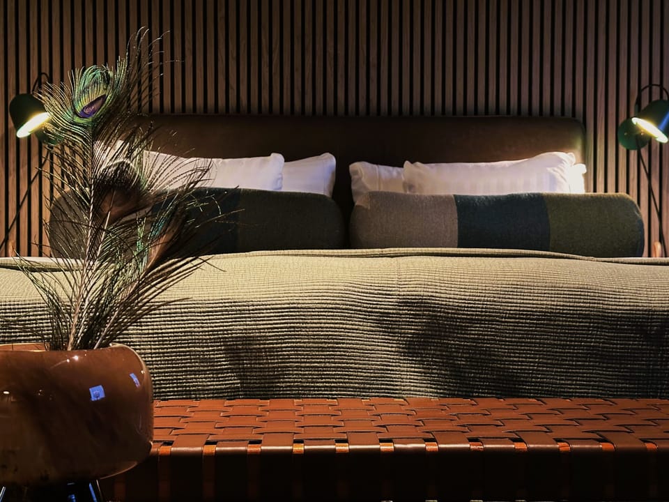 Studio Suite | In-room safe, desk, laptop workspace, blackout drapes