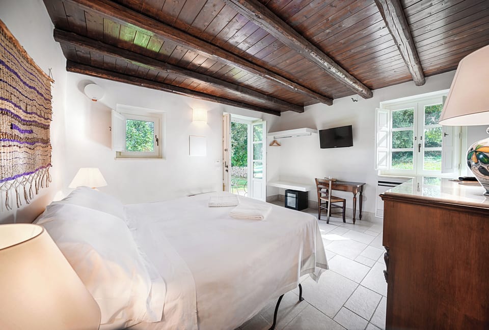 Deluxe Double Room | Minibar, in-room safe, desk, iron/ironing board