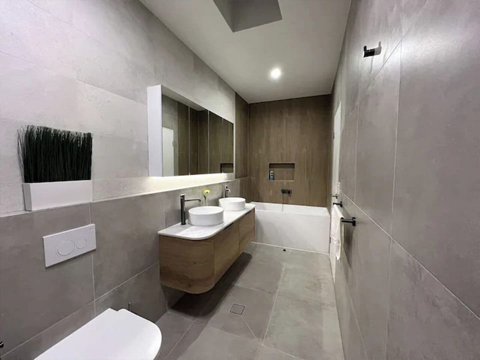 Superior Room, 1 Queen Bed, Non Smoking | Free WiFi