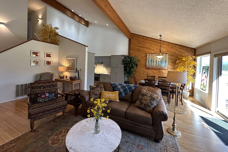 Large open floorplan w/ patio access