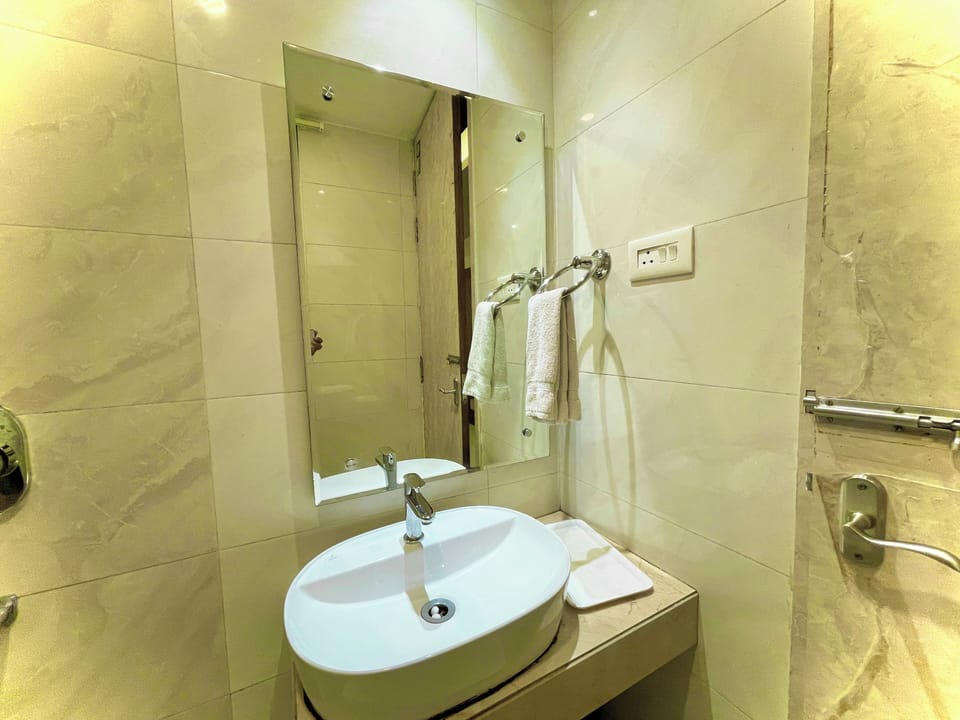 Shower, rainfall showerhead, bidet, towels