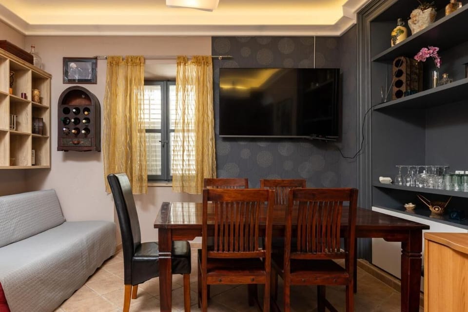 Apartment, 1 Bedroom | Dining
