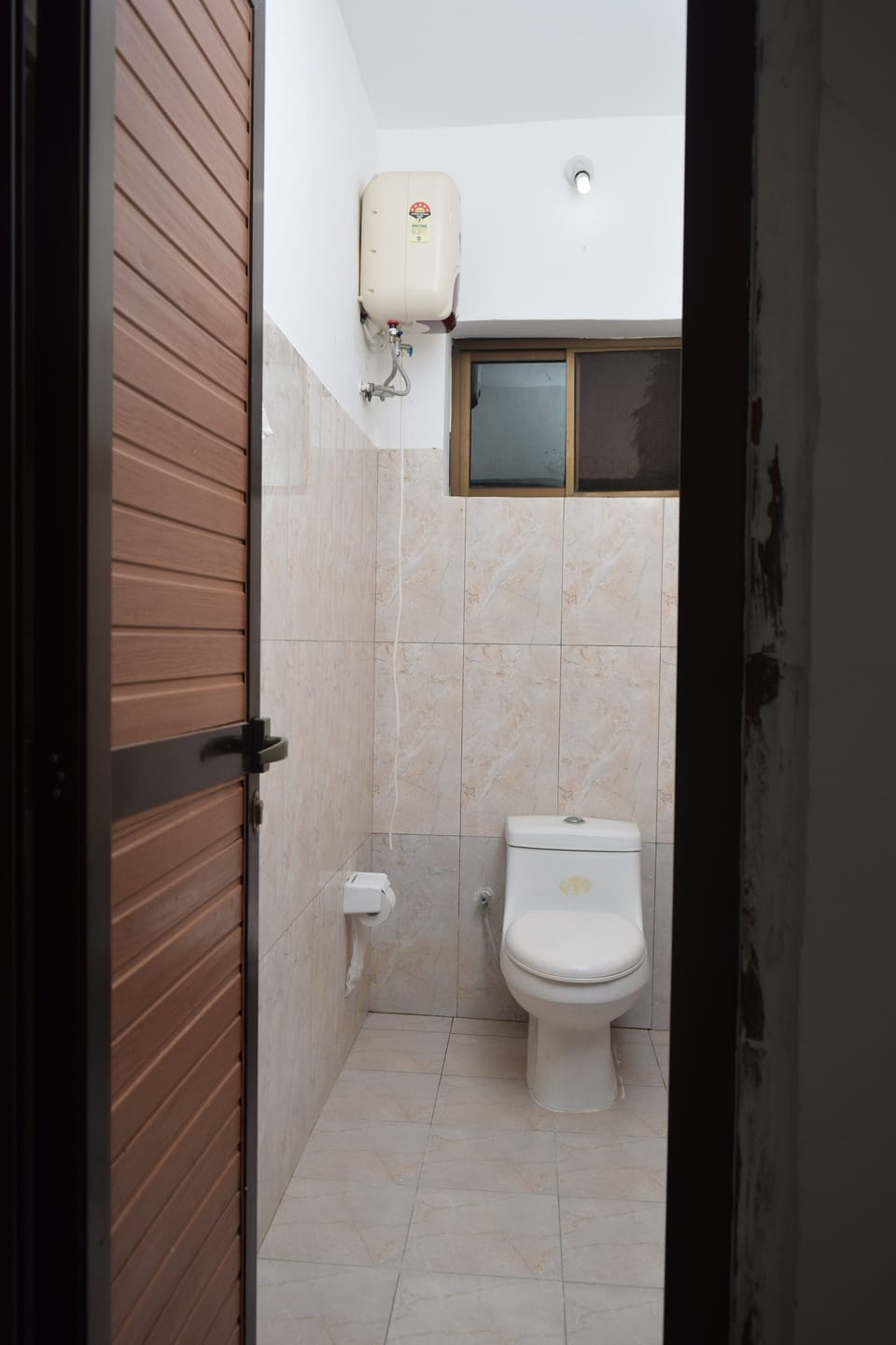 Standard Room, Garden View | Bathroom | Shower, free toiletries, hair dryer, slippers