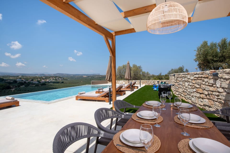 Experience alfresco dining with comfort and style,surrounded by nature's beauty.