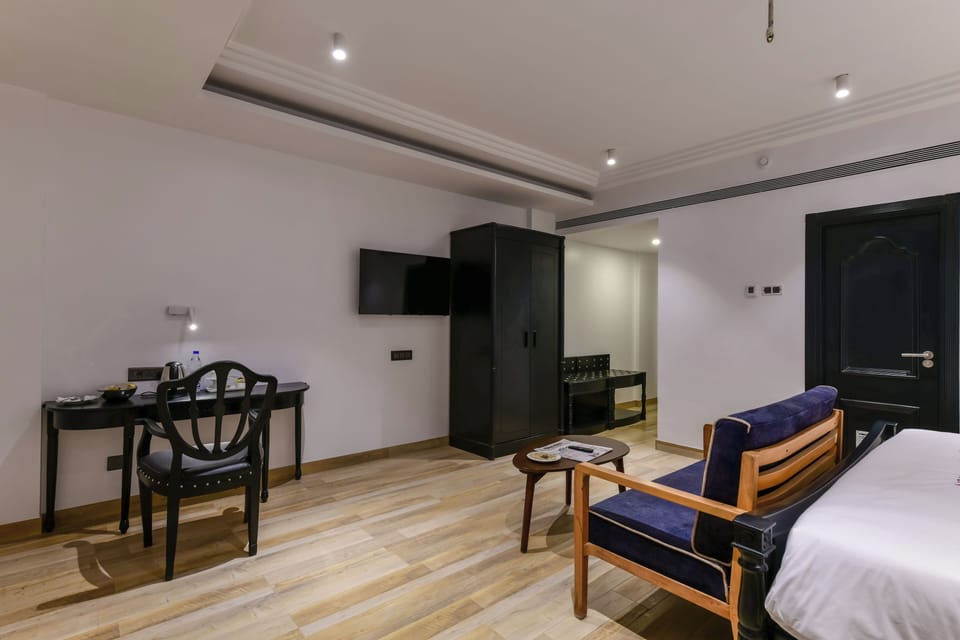 Junior Suite | Desk, laptop workspace, iron/ironing board (on request)