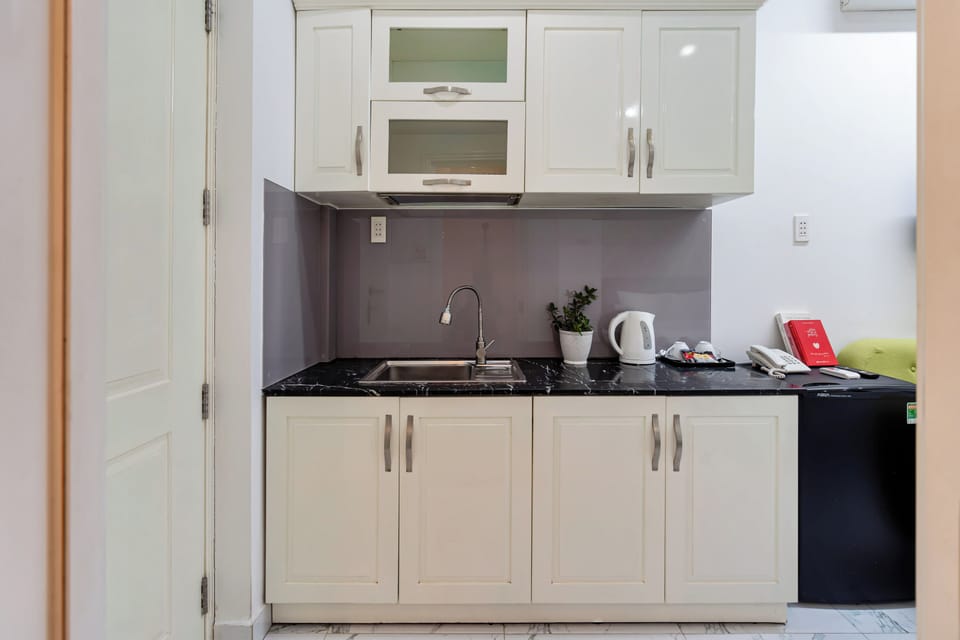 Deluxe Studio | Private kitchenette | Mini-fridge, cleaning supplies, paper towels, dining tables