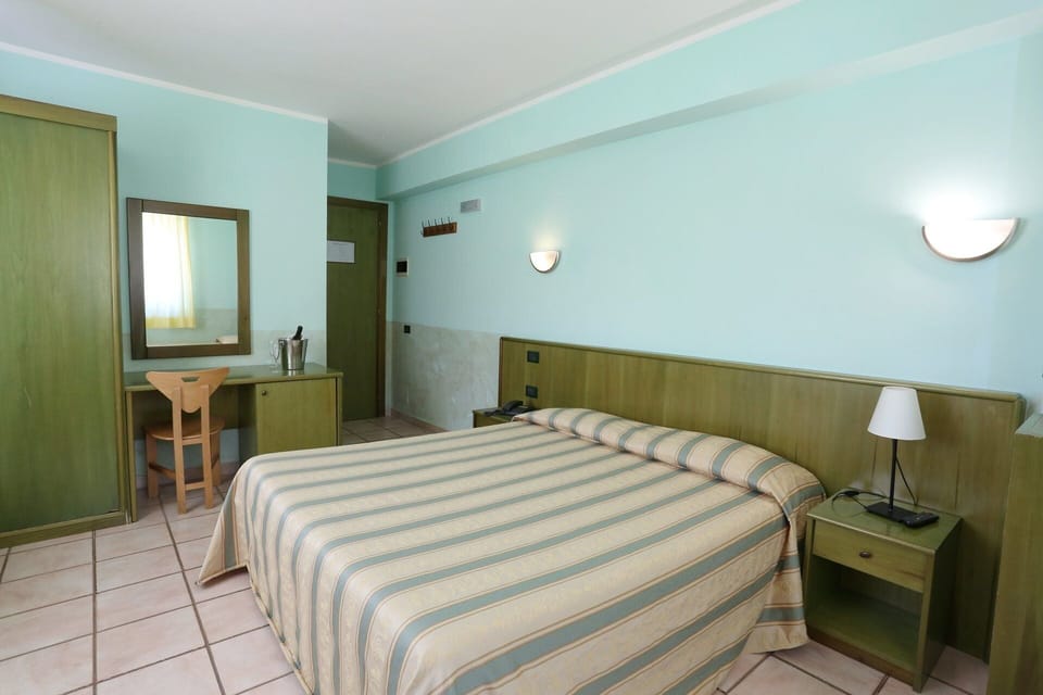 Double or Twin Room | WiFi (free)
