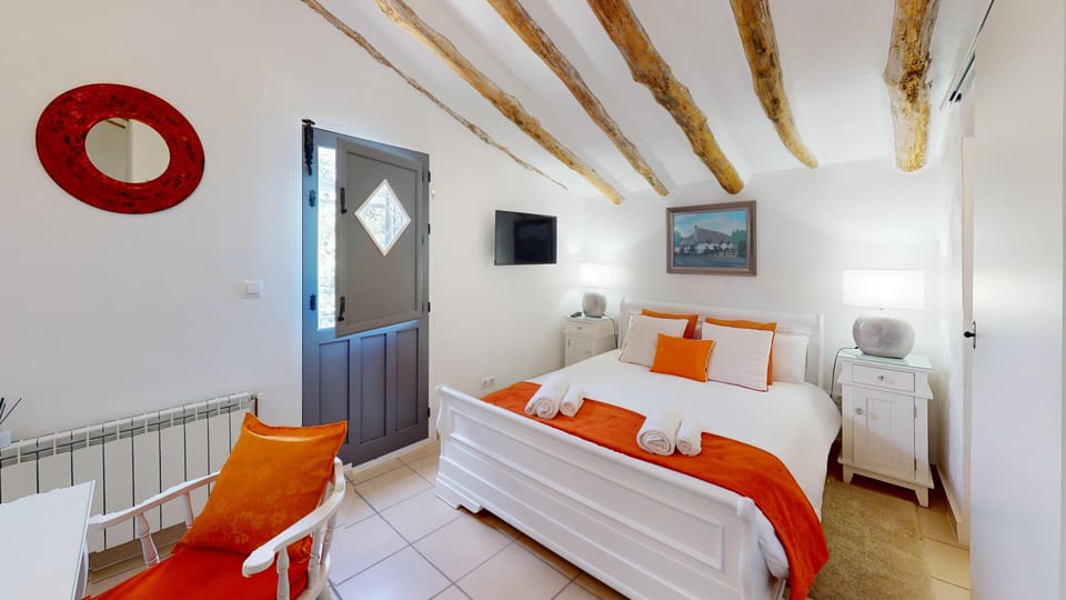 Classic Double Room, Garden View | Iron/ironing board (on request), WiFi (free)