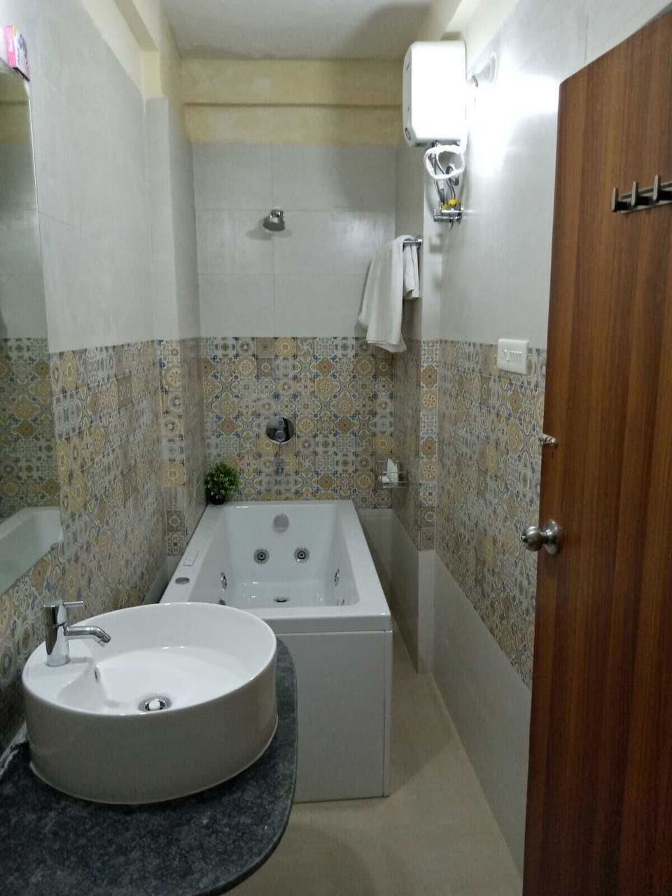 Resort Room with Bath Tub | WiFi (free)